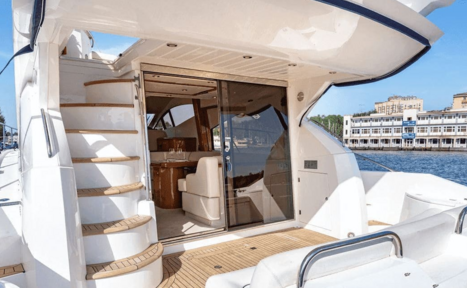 Арендовать Моторная яхта для мероприятий