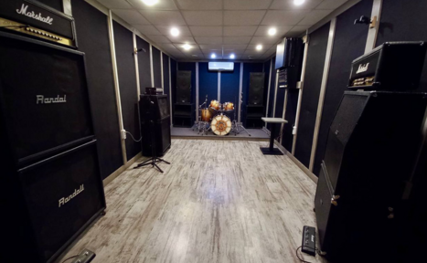 Арендовать Комнаты для репетиций, звукозаписи, подкастов