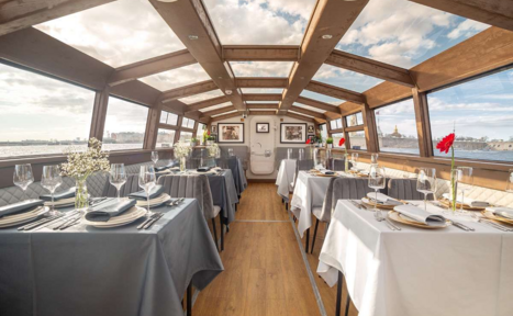 Арендовать Теплоход с панорамной крышей
