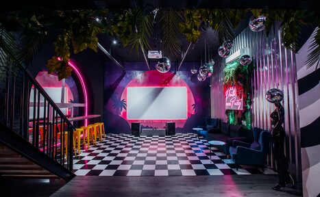 Арендовать Оушен Драйв. Двухуровневый лофт в стиле диско