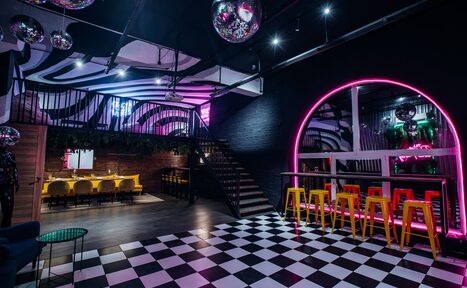 Арендовать Оушен Драйв. Двухуровневый лофт в стиле диско