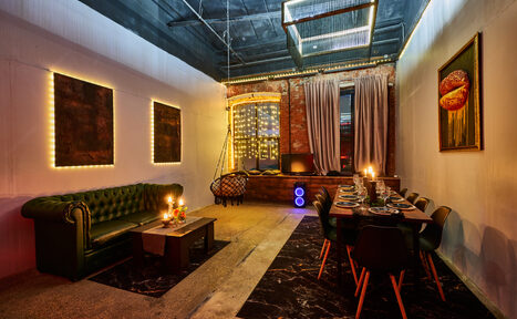 Арендовать Двухуровневый лофт с неоном