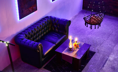 Арендовать Двухуровневый лофт с неоном