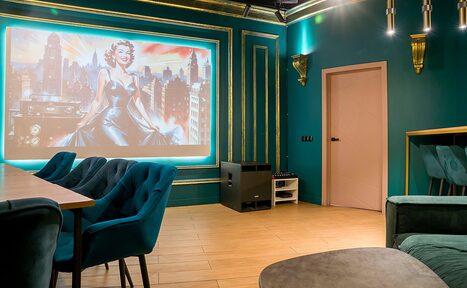 Арендовать Просторный лофт-зал с экраном