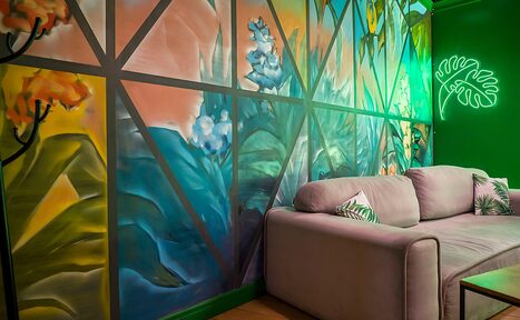 Арендовать Яркий зал в зелёных тонах