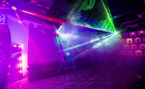 Арендовать Стильный лофт с большим экраном и лазерной анимацией 