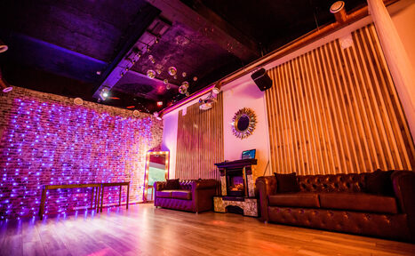 Арендовать Стильный лофт с большим экраном и лазерной анимацией 