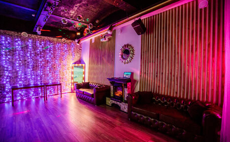 Арендовать Стильный лофт с большим экраном и лазерной анимацией 
