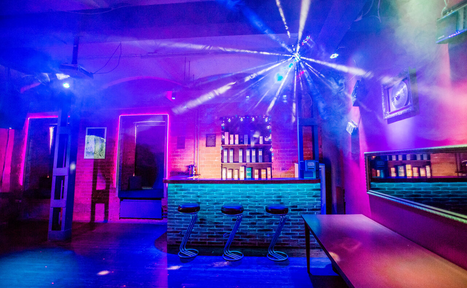 Арендовать Клубный лофт на набережной в центре Москвы