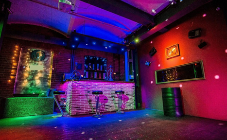 Арендовать Клубный лофт на набережной в центре Москвы