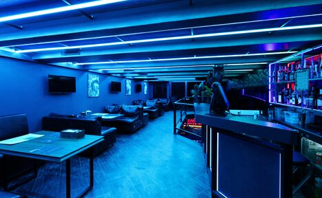 Арендовать Deep. Двухуровневый неоновый клуб