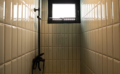 Арендовать ЭвиЦентр. Просторный зал с зеркалами