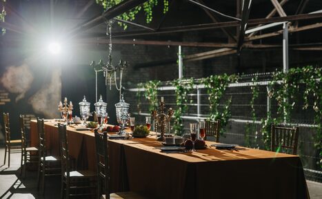 Арендовать Антуражная площадка в стиле «Таинственный сад» 