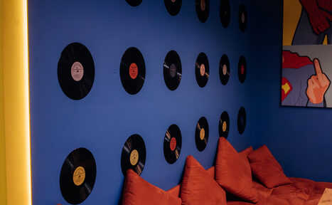 Арендовать Зал Караоке. Яркое пространство в стиле pop-art