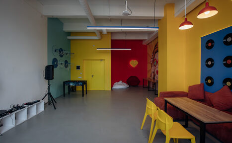 Арендовать Зал Караоке. Яркое пространство в стиле pop-art