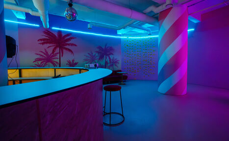 Арендовать Фламинго. Розовый лофт-зал для мероприятий