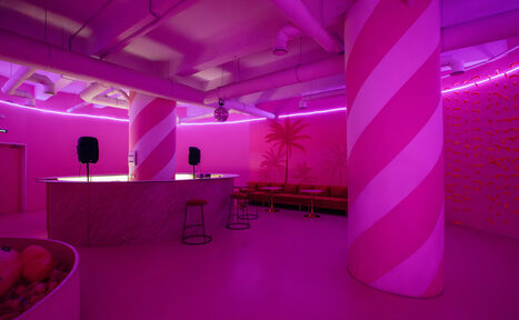 Арендовать Фламинго. Розовый лофт-зал для мероприятий