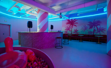 Арендовать Фламинго. Розовый лофт-зал для мероприятий