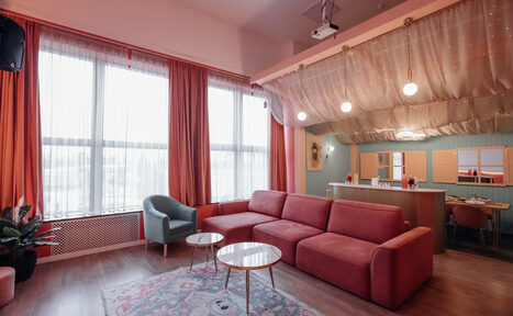 Арендовать Лабубу. Лофт в розово-лазурном цвете