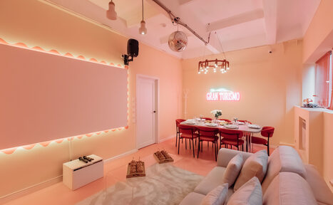 Арендовать Гран Туризмо. Яркое пространство для мероприятий