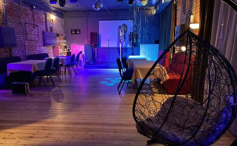 Арендовать Status Loft. Лофт со сценой и караоке. Типичный Питер