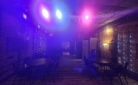 Арендовать Status Loft. Лофт со сценой и караоке. Типичный Питер