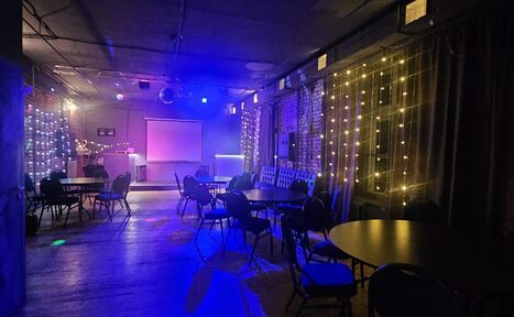 Арендовать Status Loft. Лофт со сценой и караоке. Типичный Питер