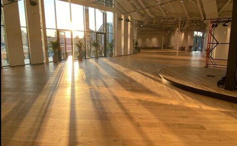 Арендовать Выставка. Просторный лофт в светлых тонах