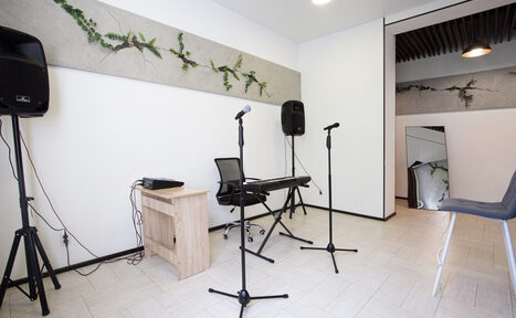 Арендовать Светлый лофт с двумя зонами для любых мероприятий