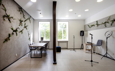 Арендовать Светлый лофт с двумя зонами для любых мероприятий