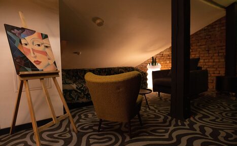 Арендовать Парадная. Пространство на мансардном этаже