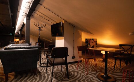 Арендовать Парадная. Пространство на мансардном этаже