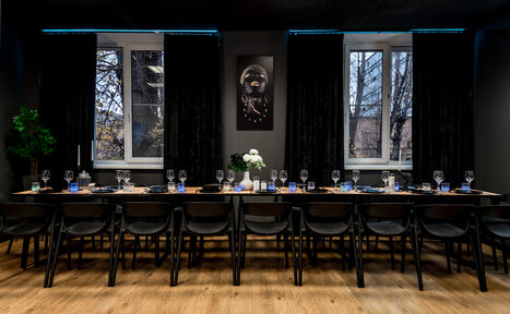 Арендовать Стильный черный лофт с Алисой