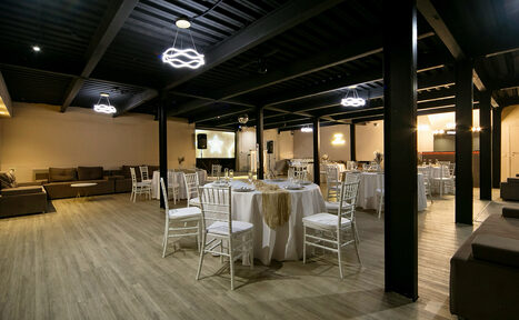 Арендовать Moment(Момент). Просторный зал со светомузыкой и караоке