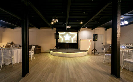 Арендовать Moment(Момент). Просторный зал со светомузыкой и караоке