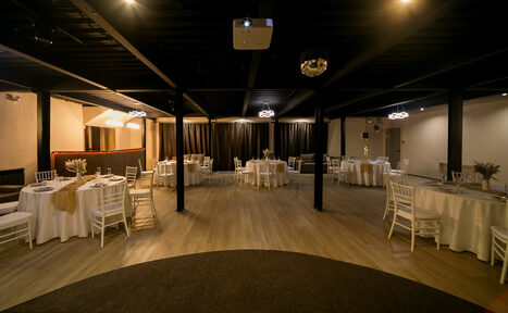 Арендовать Moment(Момент). Просторный зал со светомузыкой и караоке