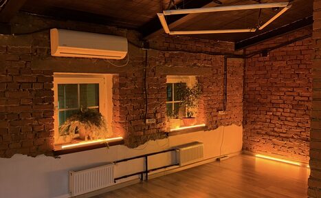 Арендовать GPSstudio. Зал Бордовый