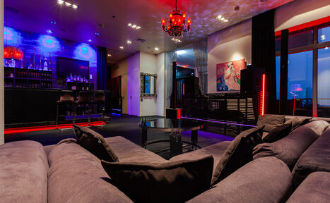 Арендовать SINKLIT³⁸ Просторный пентхаус с террасой