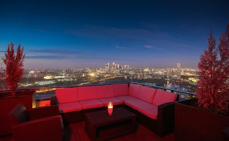 Арендовать SINKLIT³⁸ Просторный пентхаус с террасой