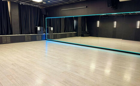 Арендовать Зал №6 “Черное золото” - Танцевально-концертный зал 90 кв.м.