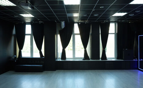 Арендовать Зал №6 “Черное золото” - Танцевально-концертный зал 90 кв.м.