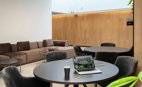 Арендовать Коворкинг «Телеграф». Стильный конференц-зал