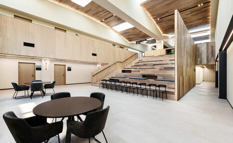 Арендовать Коворкинг «Телеграф». Стильный конференц-зал