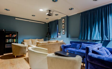 Арендовать Time Club Камин. Кинозал