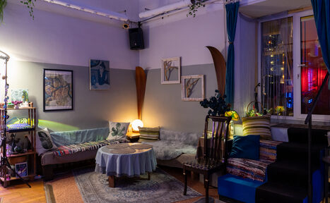 Арендовать Mouse fuss. Лофт арт-хаус со сценой и террасой 