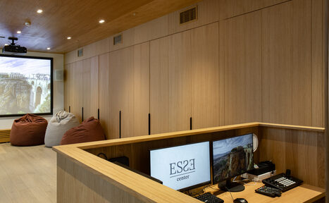 Арендовать ESSE Центр. Светлое двухуровневое пространство