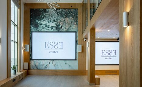 Арендовать ESSE Центр. Светлое двухуровневое пространство