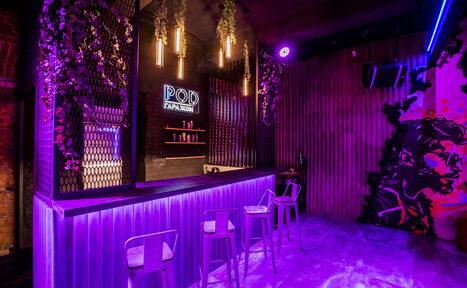 Арендовать Дизайнерский лофт с неоном