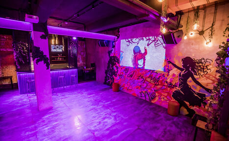 Арендовать Дизайнерский лофт с неоном