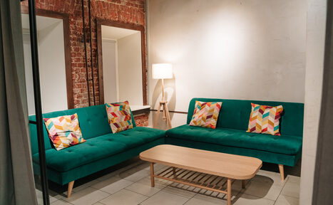 Арендовать ХА-ХА ШОУ Лофт. Зал с двумя зонами